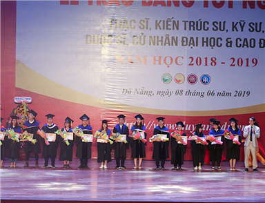 Đại học Duy Tân Tổ chức Lễ Trao bằng Tốt nghiệp năm 2019