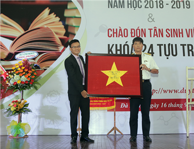 Đại học Duy Tân đón nhận Cờ Thi đua của Thủ tướng Chính phủ trong Lễ Khai giảng Năm học mới 2018 - 2019