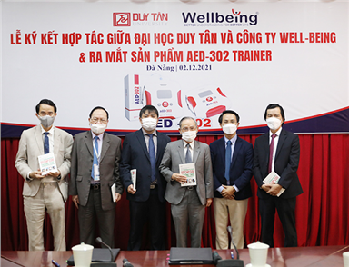 Đại học Duy Tân ra mắt Máy AED-302 Trainer và ký kết với Wellbeing để Thương mại hóa các Sản phẩm Công nghệ về Y tế