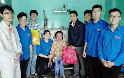 “Electronic Doctors” Bring Hoa Phong Residents Happiness at Lunar New Year