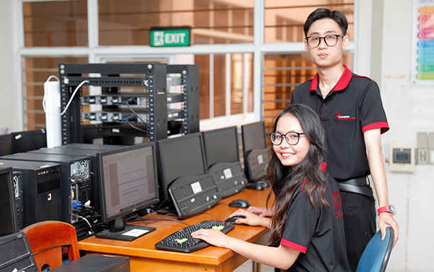 Sinh viên IT ĐH Duy Tân nhận lương ngàn đô sau tốt nghiệp, liên tiếp Vô địch Robot&AI