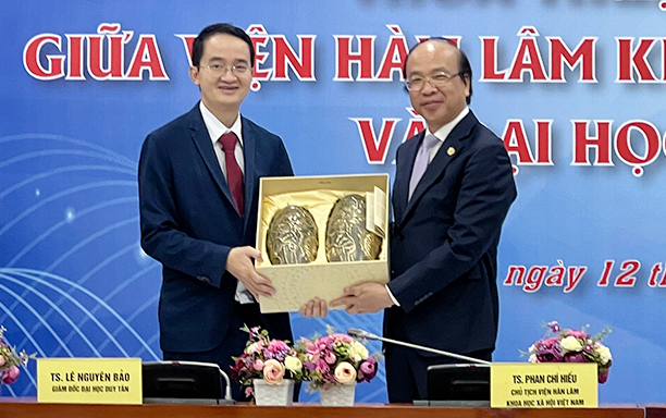 ĐH Duy Tân ký kết Thỏa thuận Hợp tác với Viện Hàn lâm Khoa học Xã hội Việt Nam