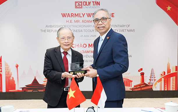 Đại sứ Đặc mệnh Toàn quyền Indonesia tại Việt Nam đến thăm và làm việc tại Đại học Duy Tân