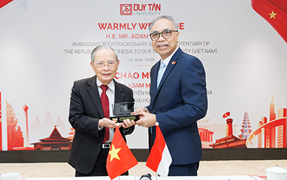 Đại sứ Đặc mệnh Toàn quyền Indonesia tại Việt Nam đến thăm và làm việc tại Đại học Duy Tân