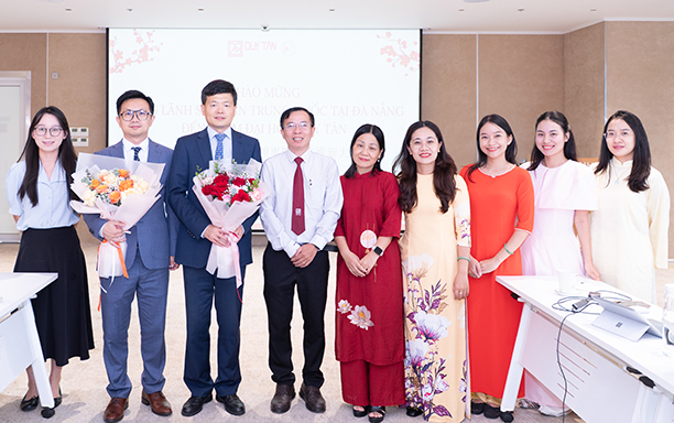 Phó Tổng Lãnh sự Trung Quốc tại Đà Nẵng đến thăm và làm việc lại Đại học Duy Tân