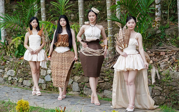 Sinh viên Duy Tân 'nâng tầm' mo cau thành thời trang cao cấp