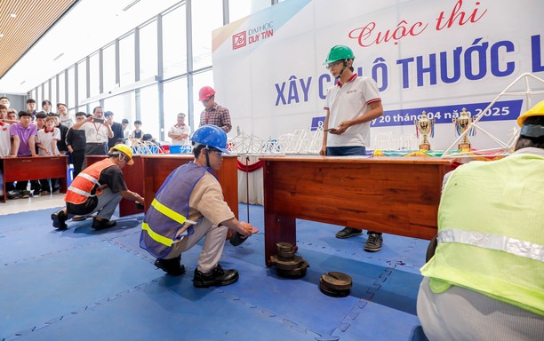 Cuộc thi “Xây cầu Ô Thước” lần thứ 7 tại Đại học Duy Tân