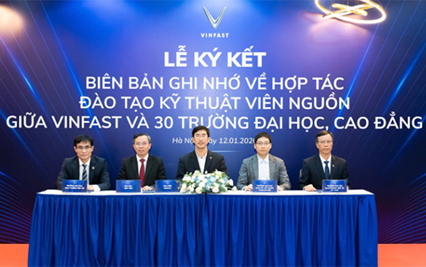 VinFast Supports DTU to Train Electric Vehicle Engineers