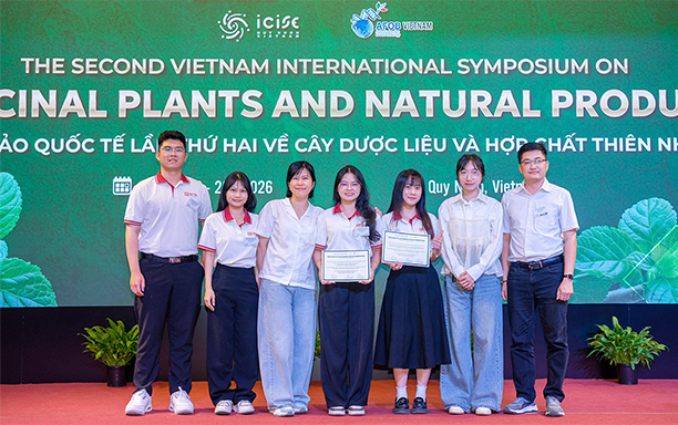 DTU Students of Biotechnology Win Awards for Research on Vietnamese Ginseng and Gotu Kola