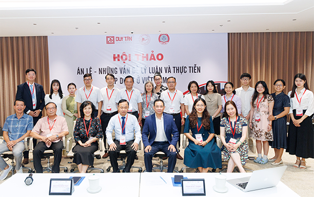 Sinh viên Luật ĐH Duy Tân tiếp cận thực tiễn áp dụng án lệ tại Việt Nam