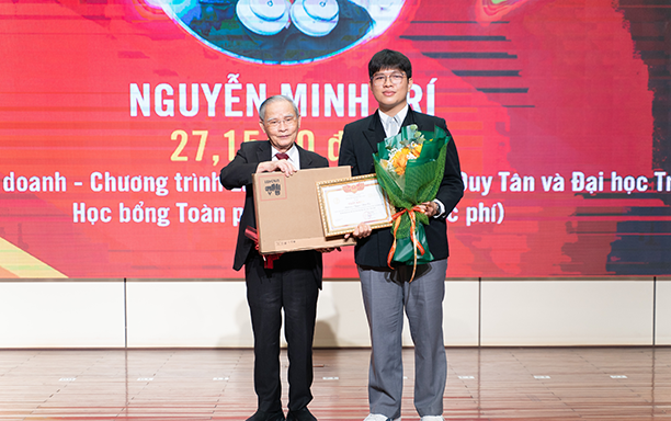 Đại học Duy Tân trao Học bổng Toàn phần cho Thủ khoa, Á khoa kỳ Xét tuyển năm 2026