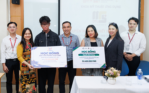 Đại học Duy Tân kết nối doanh nghiệp trao Học bổng Tiếp sức cho Tân Sinh viên K32