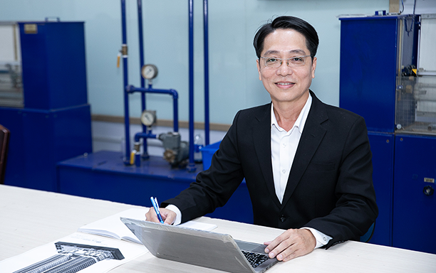 Người đồng hành cùng sinh viên Duy Tân vô địch thiết kế nhà chống động đất
